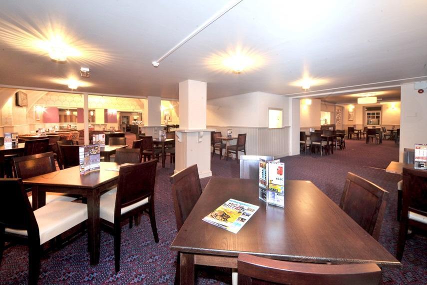 ホテル The Duke Of Wellington Wetherspoon マインヘッド エクステリア 写真